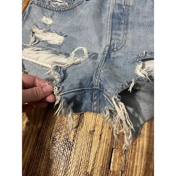 Women's Levi’s 501 Denim Jean Shorts W26 Short S40197 - Picture 4 of 16